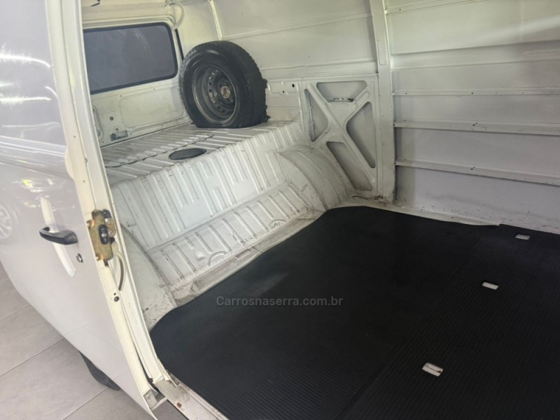 KOMBI 1.4 MI FURGÃO 8V FLEX 3P MANUAL - 2013 - CAMPO BOM
