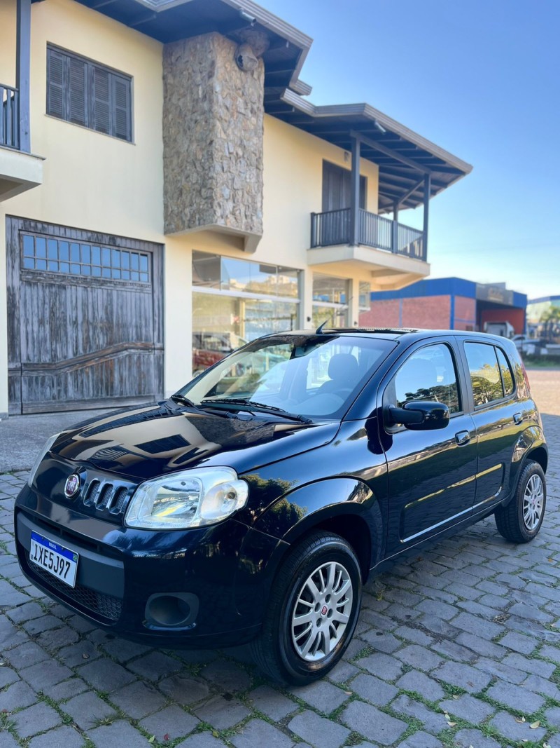 UNO 1.0 EVO VIVACE 8V FLEX 4P MANUAL