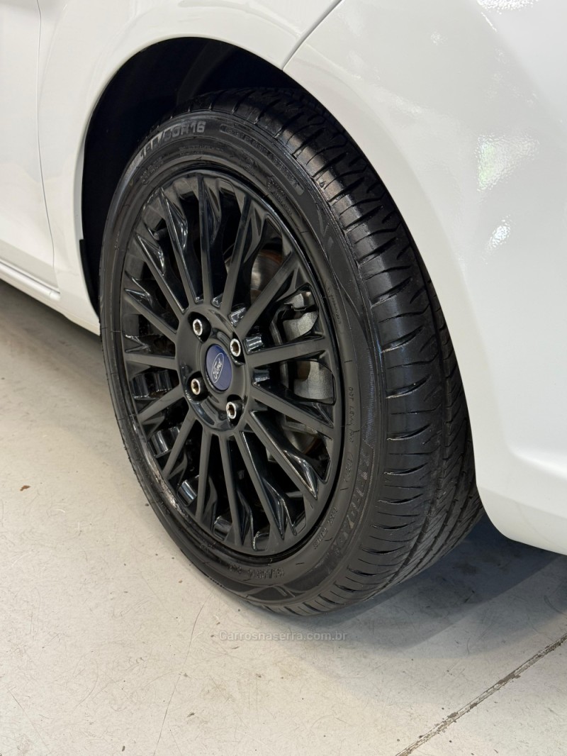 FIESTA 1.6 TITANIUM PLUS HATCH 16V FLEX 4P AUTOMÁTICO - 2017 - CAXIAS DO SUL