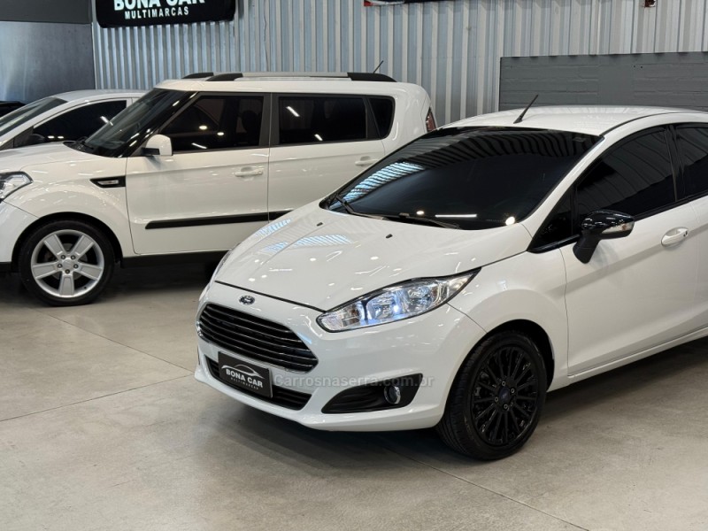 FIESTA 1.6 TITANIUM PLUS HATCH 16V FLEX 4P AUTOMÁTICO - 2017 - CAXIAS DO SUL