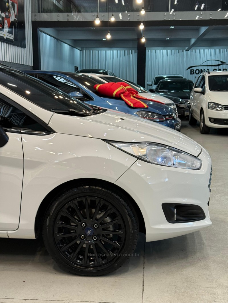 FIESTA 1.6 TITANIUM PLUS HATCH 16V FLEX 4P AUTOMÁTICO - 2017 - CAXIAS DO SUL