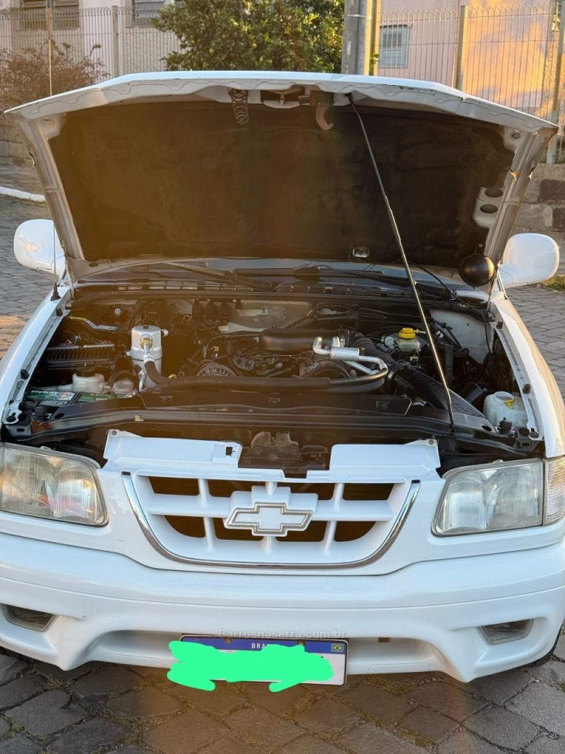 BLAZER 4.3 SFI DLX EXECUTIVE 4X2 V6 12V GASOLINA 4P MANUAL - 2000 - FARROUPILHA