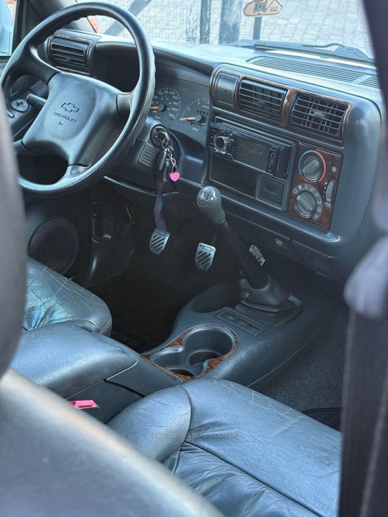 BLAZER 4.3 SFI DLX EXECUTIVE 4X2 V6 12V GASOLINA 4P MANUAL - 2000 - FARROUPILHA
