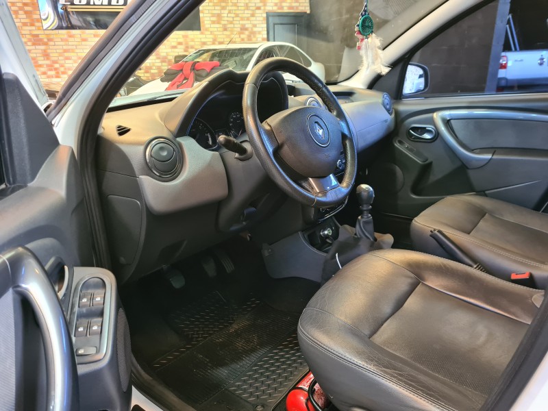 DUSTER 2.0 DYNAMIQUE 4X2 16V FLEX 4P MANUAL - 2013 - FARROUPILHA