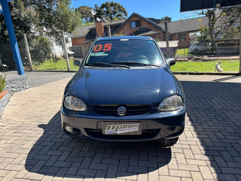 CLASSIC 1.0 MPFI LIFE 8V GASOLINA 4P MANUAL - 2005 - CANELA