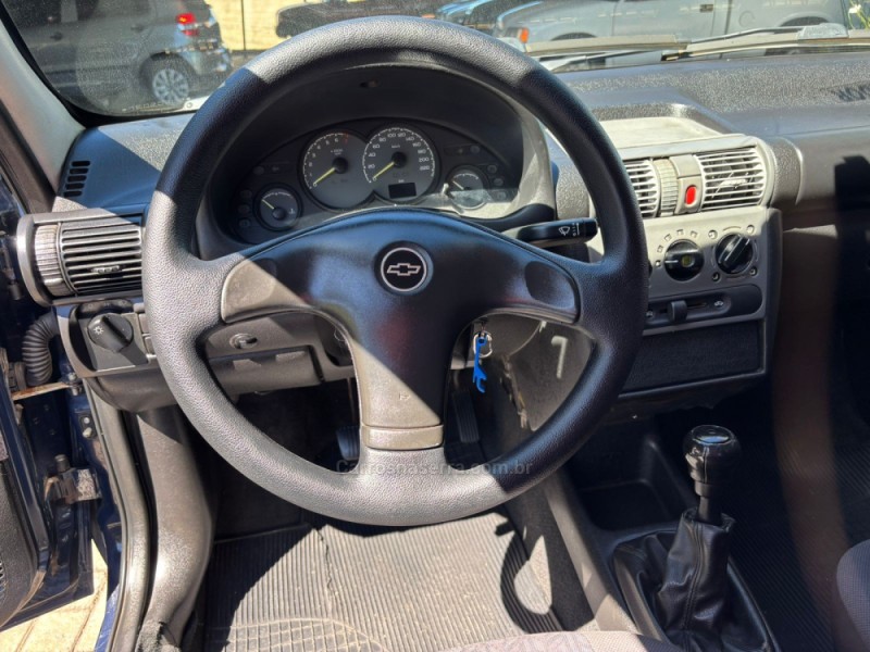 CLASSIC 1.0 MPFI LIFE 8V GASOLINA 4P MANUAL - 2005 - CANELA