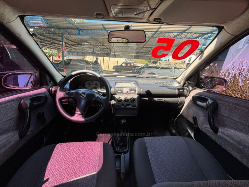 CLASSIC 1.0 MPFI LIFE 8V GASOLINA 4P MANUAL - 2005 - CANELA