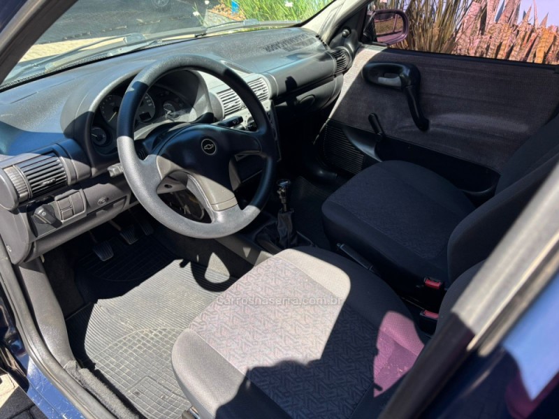 CLASSIC 1.0 MPFI LIFE 8V GASOLINA 4P MANUAL - 2005 - CANELA