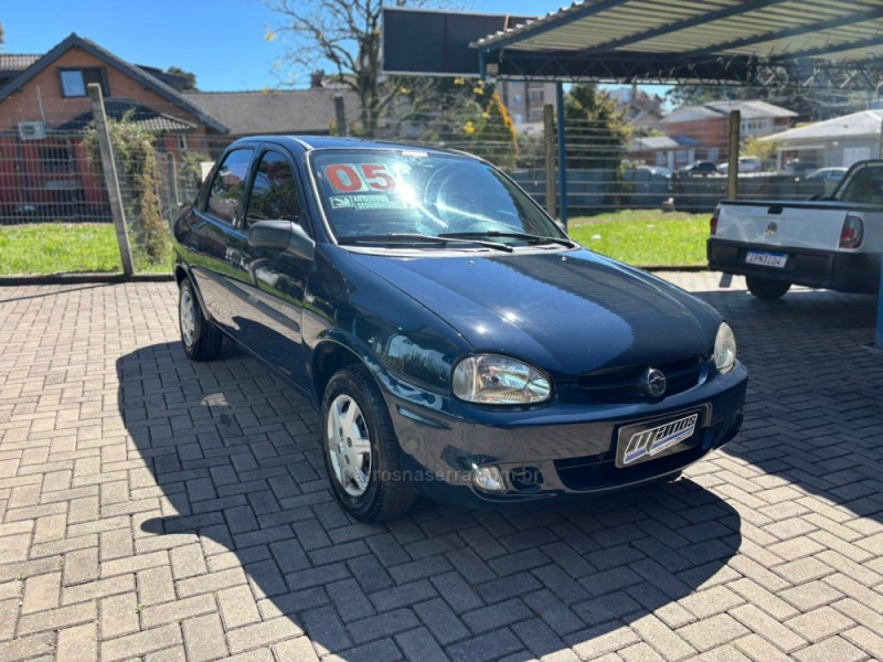 CLASSIC 1.0 MPFI LIFE 8V GASOLINA 4P MANUAL - 2005 - CANELA