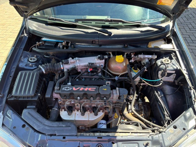 CLASSIC 1.0 MPFI LIFE 8V GASOLINA 4P MANUAL - 2005 - CANELA