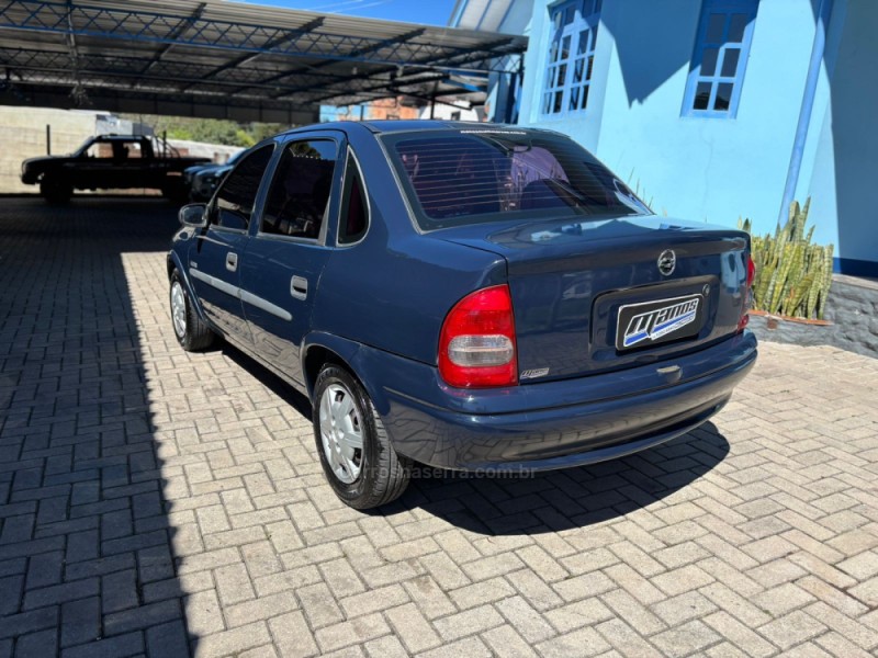CLASSIC 1.0 MPFI LIFE 8V GASOLINA 4P MANUAL - 2005 - CANELA