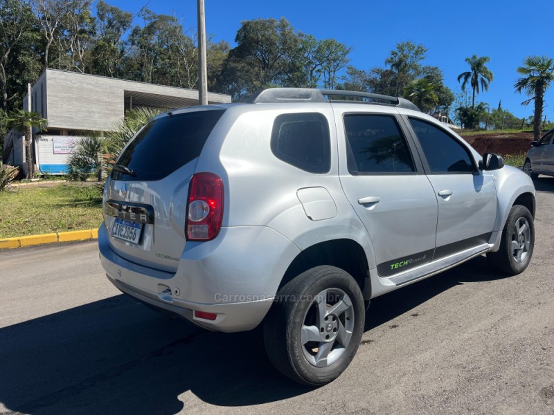 DUSTER 2.0 TECH ROAD II 4X2 16V FLEX 4P MANUAL - 2014 - VERANóPOLIS