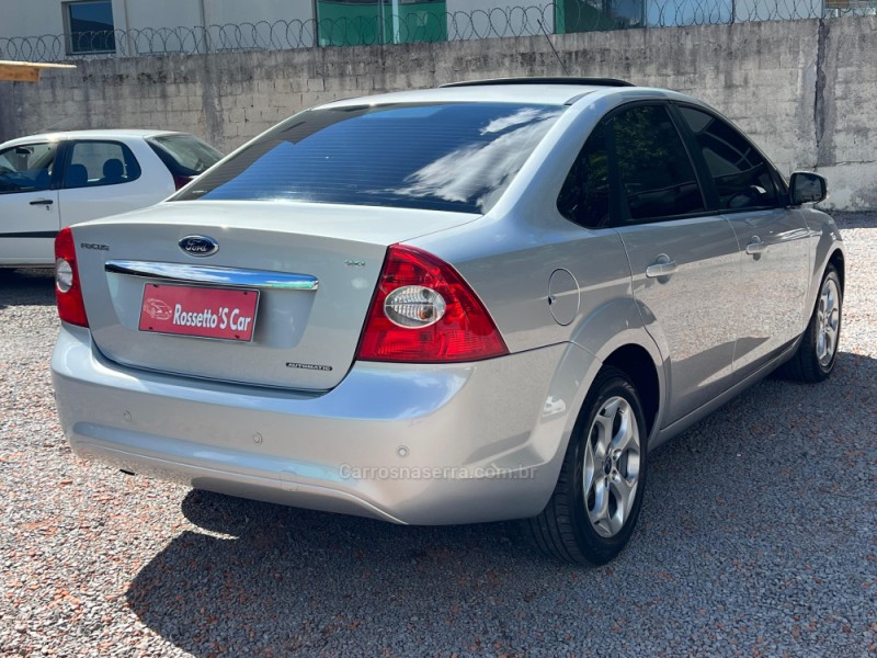 FOCUS 2.0 TITANIUM PLUS SEDAN 16V FLEX 4P AUTOMÁTICO - 2011 - FARROUPILHA