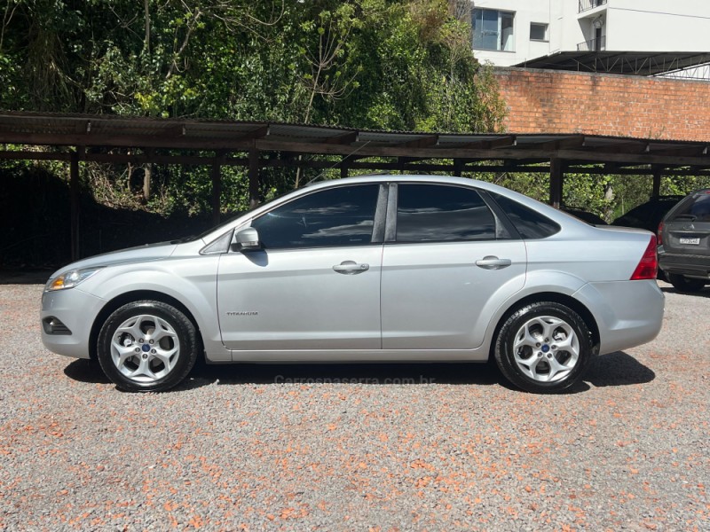 FOCUS 2.0 TITANIUM PLUS SEDAN 16V FLEX 4P AUTOMÁTICO - 2011 - FARROUPILHA