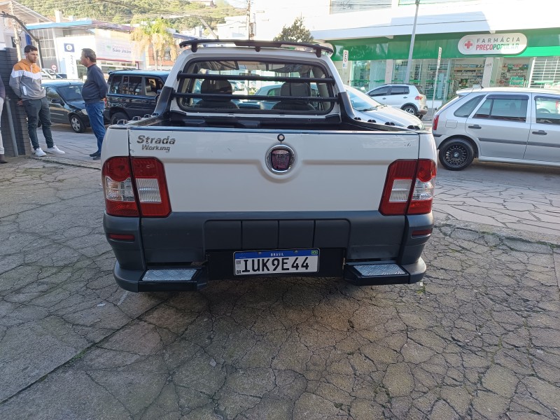 STRADA 1.4 MPI WORKING CE 8V FLEX 2P MANUAL - 2013 - FLORES DA CUNHA