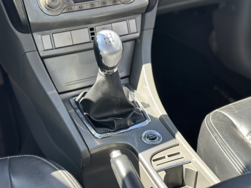 FOCUS 2.0 TITANIUM HATCH 16V FLEX 4P MANUAL - 2013 - SERAFINA CORRêA