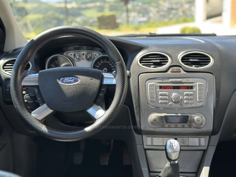 FOCUS 2.0 TITANIUM HATCH 16V FLEX 4P MANUAL - 2013 - SERAFINA CORRêA