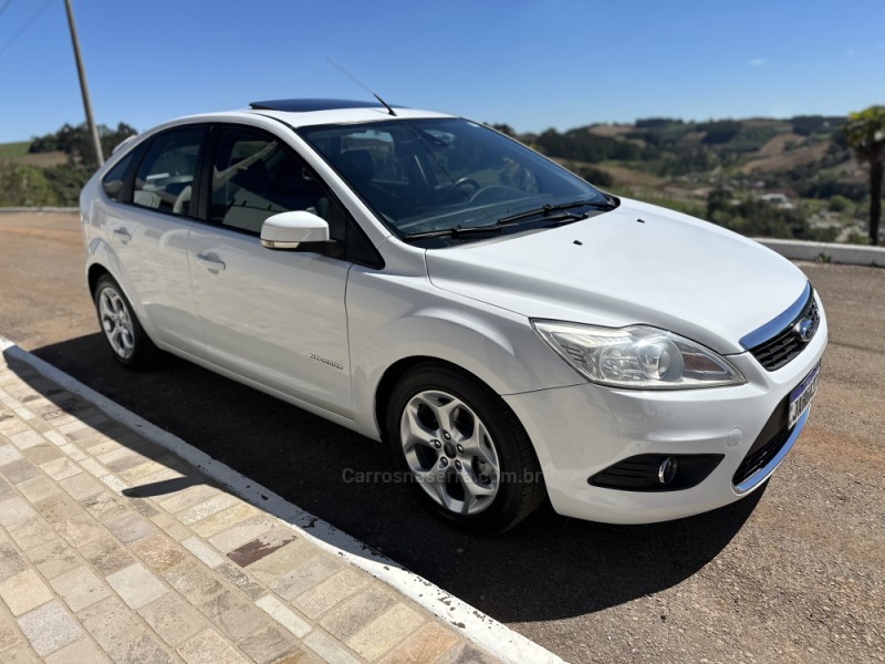 FOCUS 2.0 TITANIUM HATCH 16V FLEX 4P MANUAL - 2013 - SERAFINA CORRêA