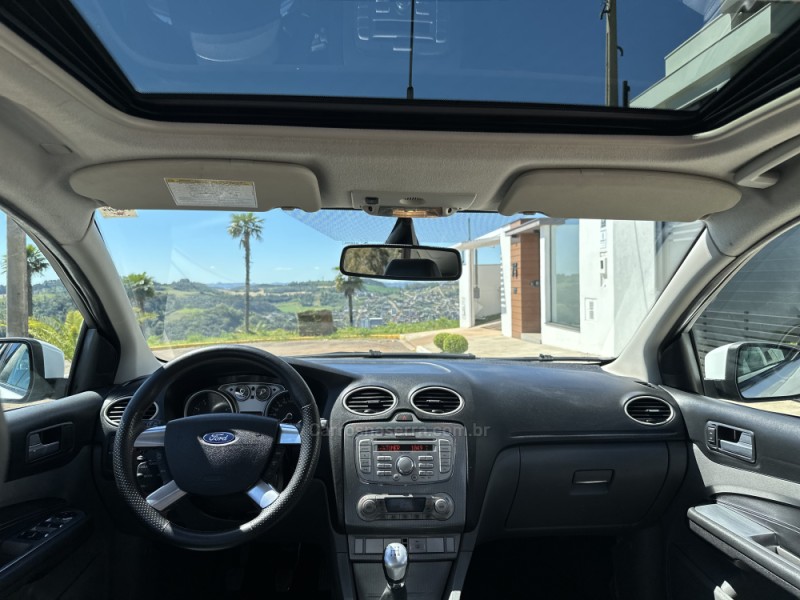 FOCUS 2.0 TITANIUM HATCH 16V FLEX 4P MANUAL - 2013 - SERAFINA CORRêA