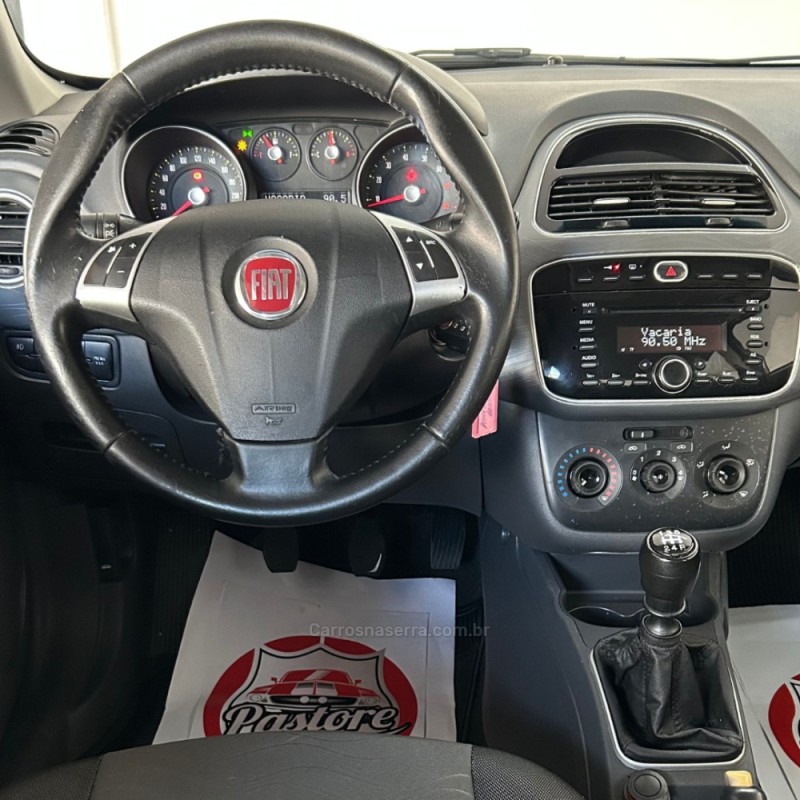 PUNTO 1.4 ATTRACTIVE ITALIA 8V FLEX 4P MANUAL - 2016 - VACARIA