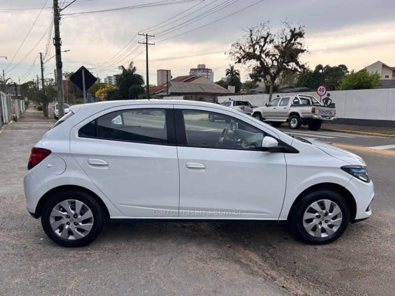 ONIX 1.4 MPFI LT 8V FLEX 4P MANUAL - 2014 - VENâNCIO AIRES