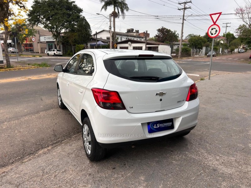 ONIX 1.4 MPFI LT 8V FLEX 4P MANUAL - 2014 - VENâNCIO AIRES