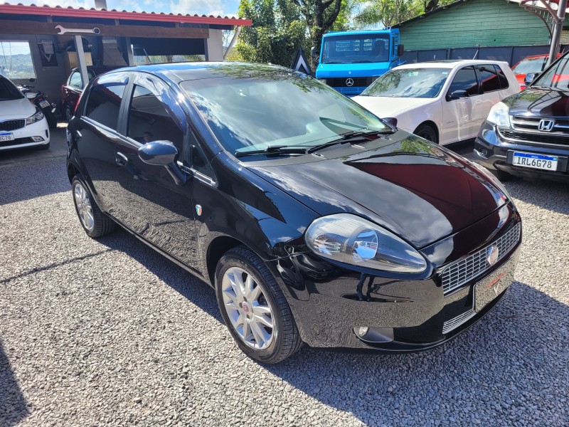 PUNTO 1.4 ATTRACTIVE 8V FLEX 4P MANUAL - 2012 - CARLOS BARBOSA