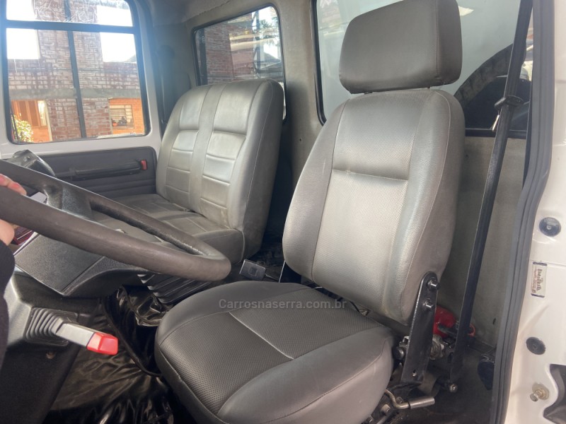 CARGO 2628 E 6X4 T 3 EIXOS - 2008 - CANELA