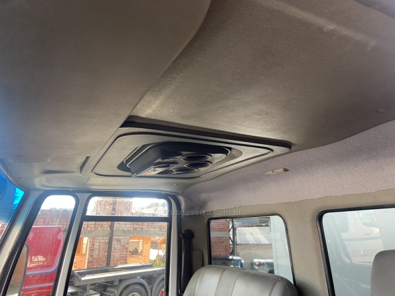 CARGO 2628 E 6X4 T 3 EIXOS - 2008 - CANELA