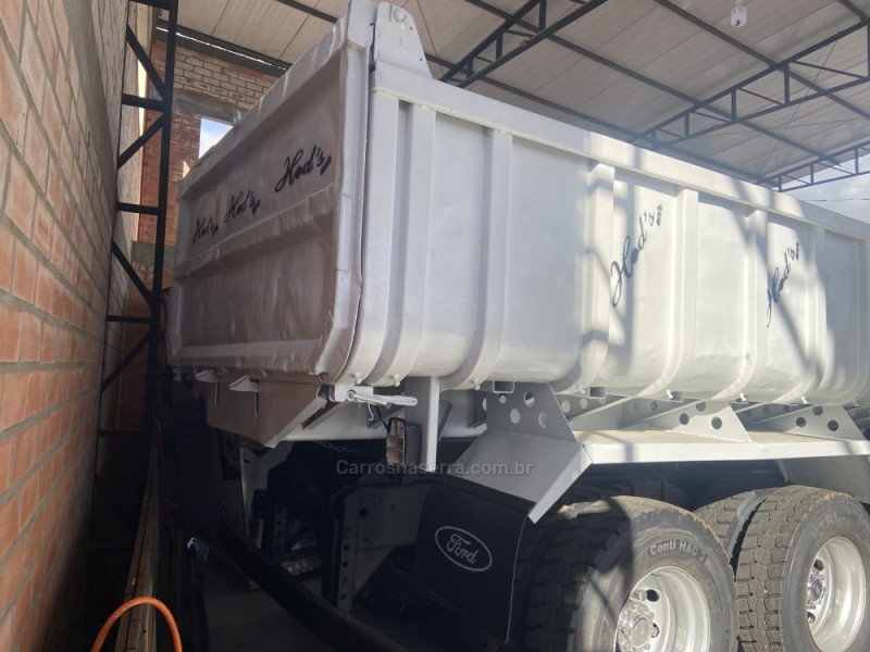 CARGO 2628 E 6X4 T 3 EIXOS - 2008 - CANELA