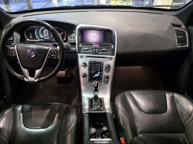 XC60 2.4 D5 MOMENTUM DIESEL AWD 4P AUTOMÁTICO - 2017 - CAXIAS DO SUL