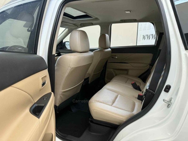 OUTLANDER 3.0 GT 4X4 V6 24V GASOLINA 4P AUTOMÁTICO - 2018 - PORTO ALEGRE