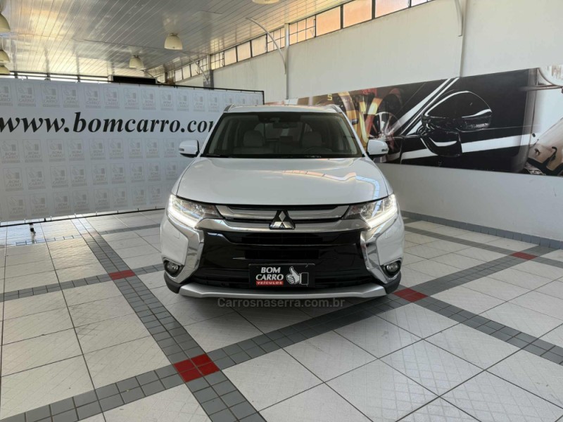 OUTLANDER 3.0 GT 4X4 V6 24V GASOLINA 4P AUTOMÁTICO - 2018 - PORTO ALEGRE