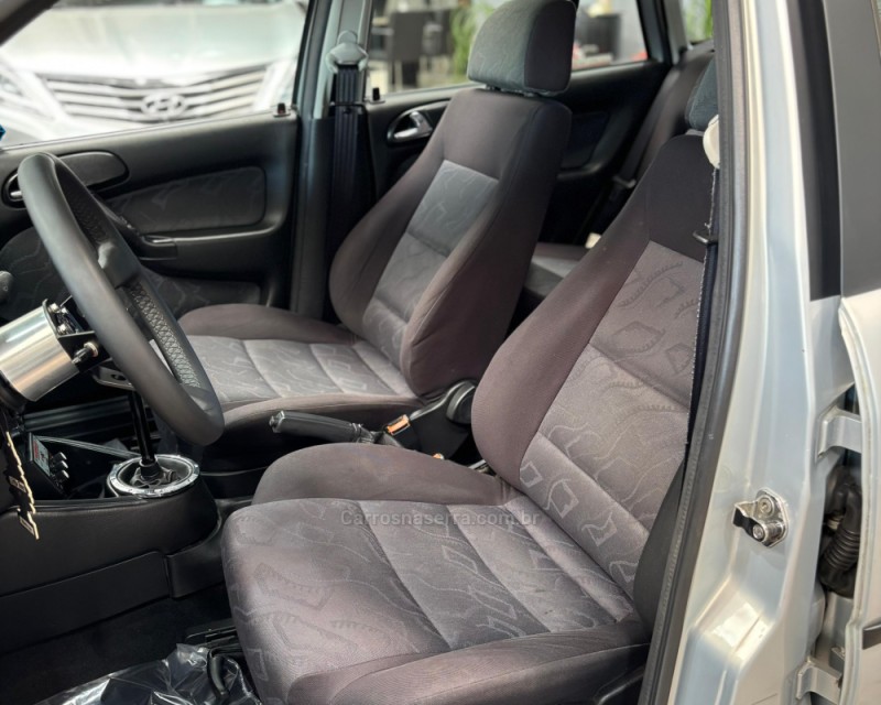 PARATI 1.6 MI 8V GASOLINA 4P MANUAL G.III - 2000 - VACARIA