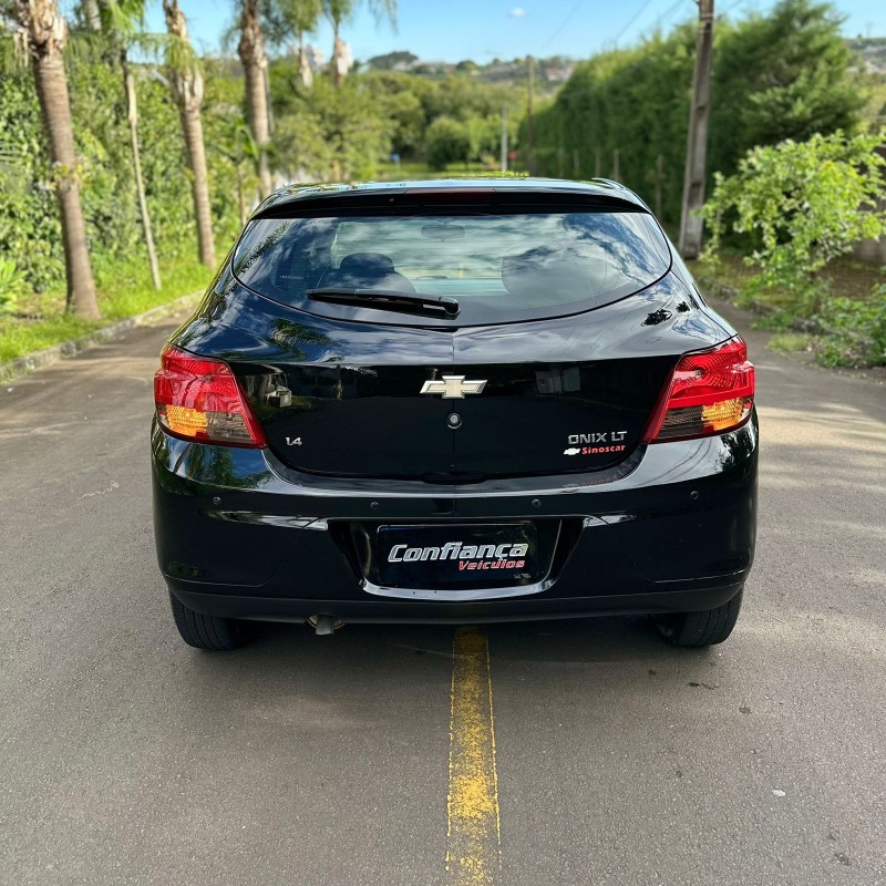 ONIX 1.4 MPFI LT 8V FLEX 4P MANUAL - 2014 - CAMPO BOM