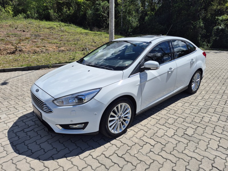 FOCUS 2.0 TITANIUM FASTBACK 16V FLEX 4P AUTOMÁTICO