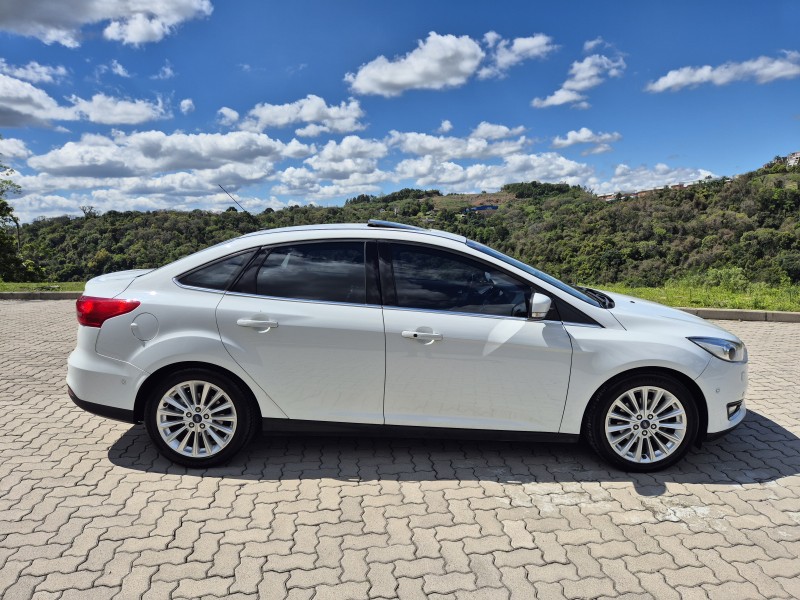 FOCUS 2.0 TITANIUM FASTBACK 16V FLEX 4P AUTOMÁTICO - 2016 - BENTO GONçALVES