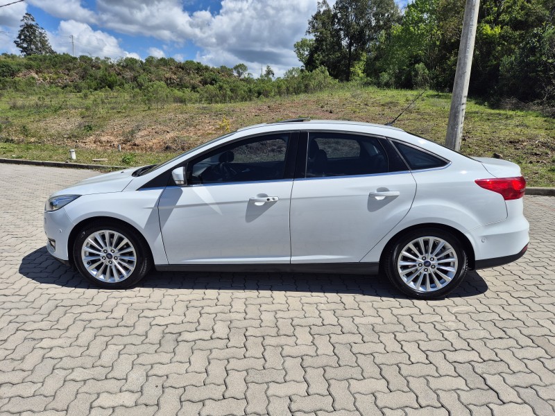FOCUS 2.0 TITANIUM FASTBACK 16V FLEX 4P AUTOMÁTICO - 2016 - BENTO GONçALVES