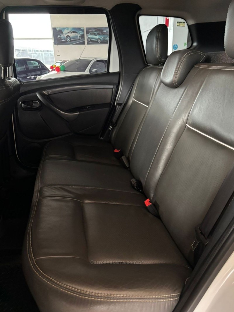 DUSTER 2.0 DYNAMIQUE 4X2 16V FLEX 4P AUTOMÁTICO - 2015 - IGREJINHA