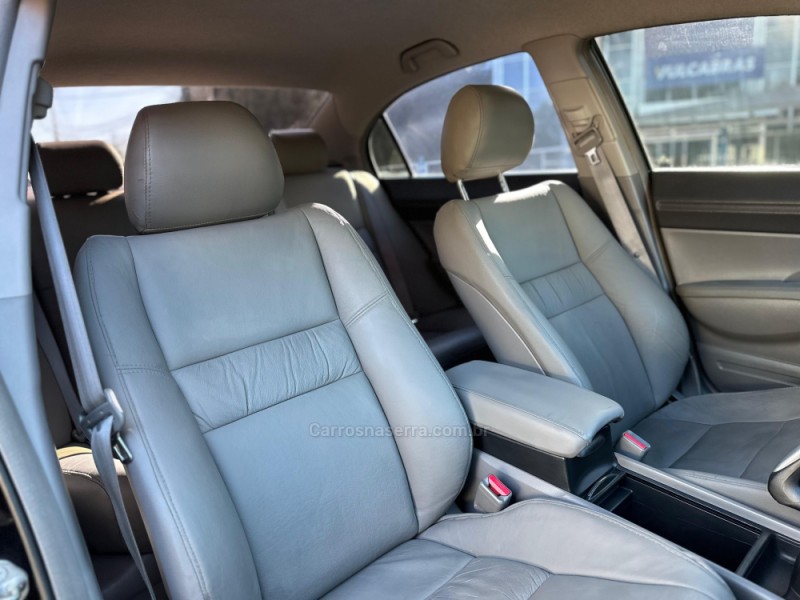 CIVIC 1.8 LXL 16V FLEX 4P AUTOMÁTICO - 2011 - PAROBé