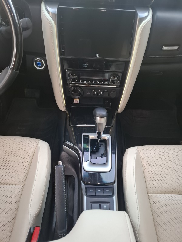 HILUX SW4 2.8 SRX 4X4 DIAMOND 16V TURBO DIESEL 4P 7 LUGARES AUTOMÁTICO - 2024 - FARROUPILHA