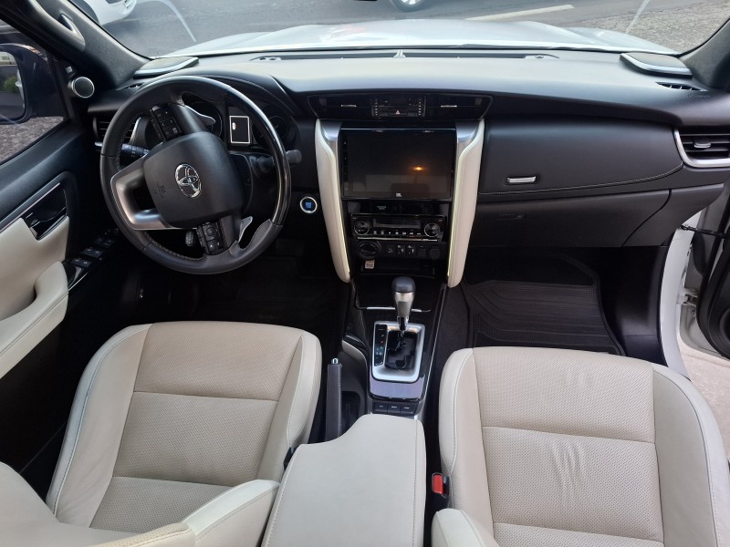 HILUX SW4 2.8 SRX 4X4 DIAMOND 16V TURBO DIESEL 4P 7 LUGARES AUTOMÁTICO - 2024 - FARROUPILHA