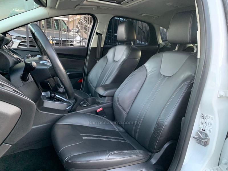 FOCUS 2.0 TITANIUM PLUS 16V FLEX 4P AUTOMÁTICO - 2015 - CAXIAS DO SUL