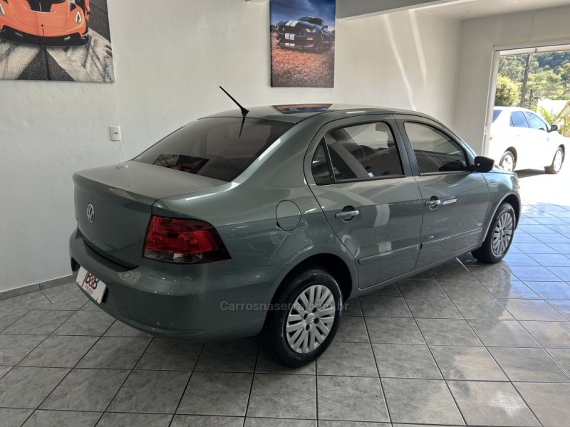VOYAGE 1.0 MI TRENDLINE 8V FLEX 4P MANUAL - 2012 - NOVA PRATA