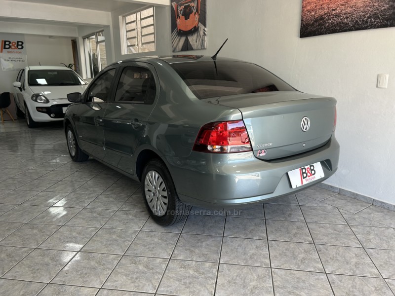 VOYAGE 1.0 MI TRENDLINE 8V FLEX 4P MANUAL - 2012 - NOVA PRATA