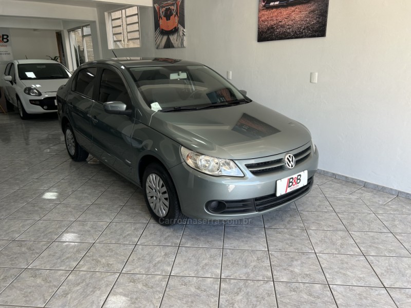 VOYAGE 1.0 MI TRENDLINE 8V FLEX 4P MANUAL - 2012 - NOVA PRATA