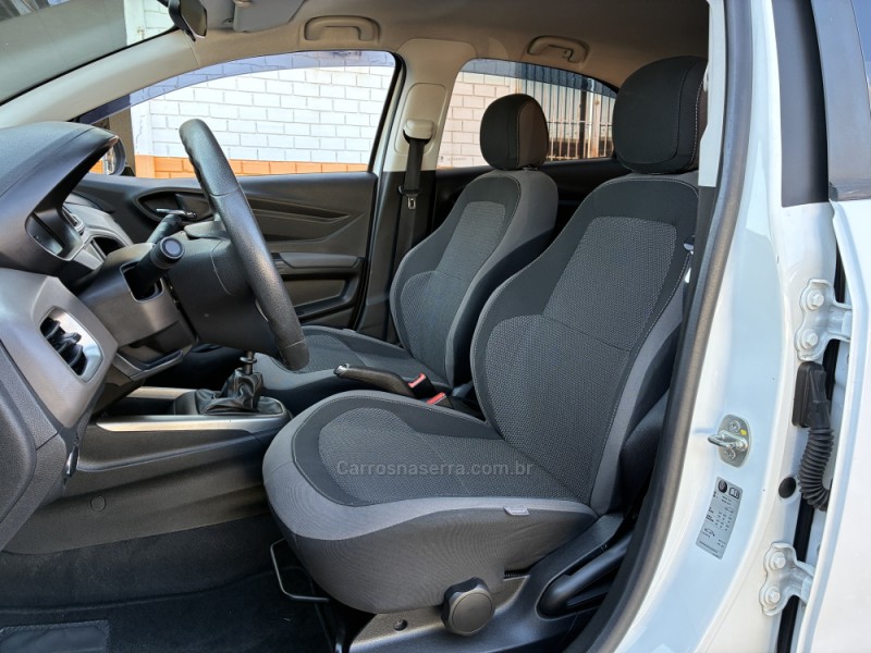 PRISMA 1.4 MPFI LT 8V FLEX 4P MANUAL - 2016 - VENâNCIO AIRES
