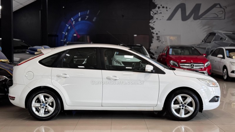 FOCUS 1.6 8V FLEX 4P MANUAL - 2013 - ESTâNCIA VELHA