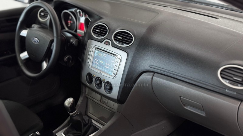 FOCUS 1.6 8V FLEX 4P MANUAL - 2013 - ESTâNCIA VELHA