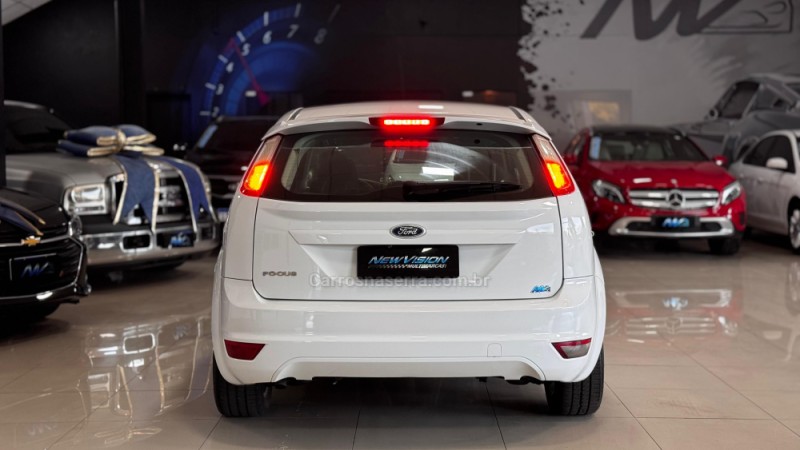 FOCUS 1.6 8V FLEX 4P MANUAL - 2013 - ESTâNCIA VELHA